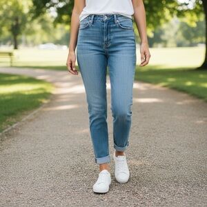 Signature Levi's Blue Mid-Rise Capri Women's Jeans